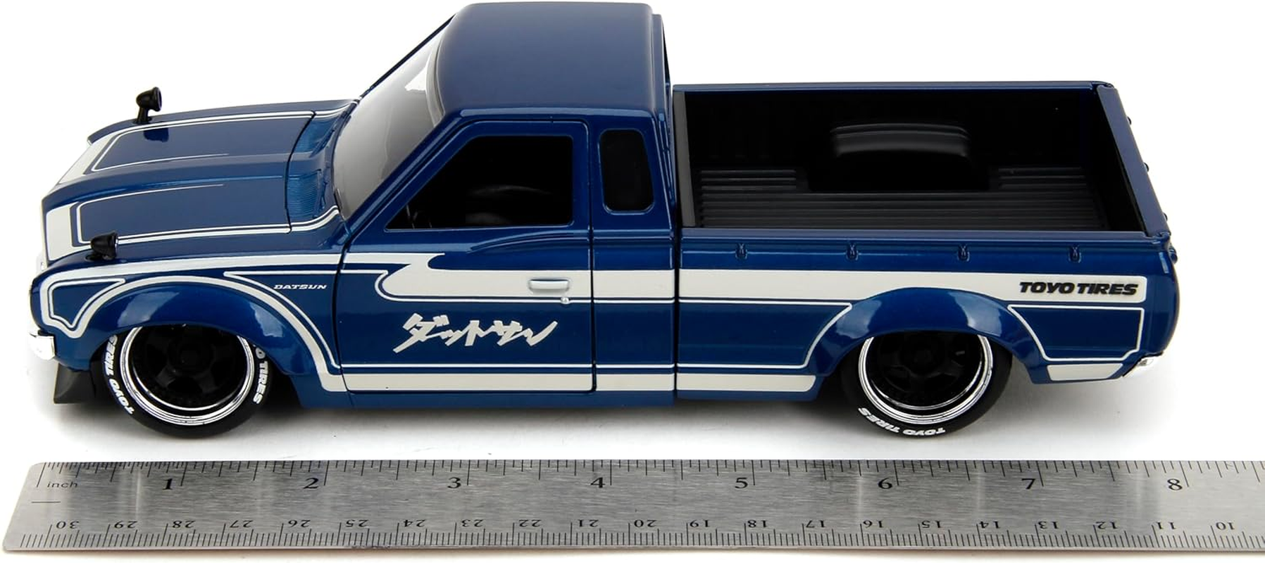 JDM Tuners - 1:24 1972 Datsun 620 Diecast Vehicle image number 4