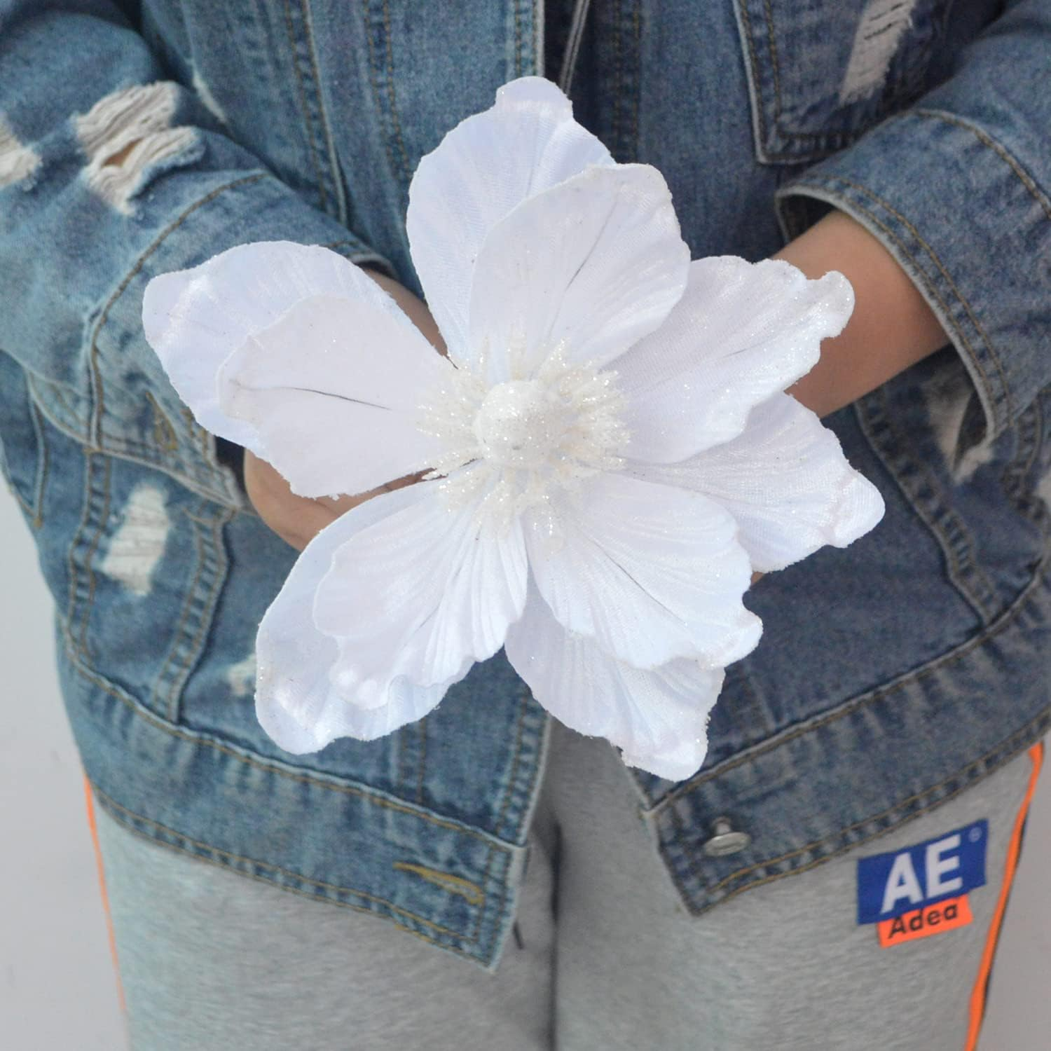 Gl-Turelifes Glitter Christmas Flowers White Large Velvet Magnolia Artificial Floral Ornaments Pack of 6 Folded Flower for Christmas Tree Decoration Wreath Decor Wedding Centerpiece image number 2