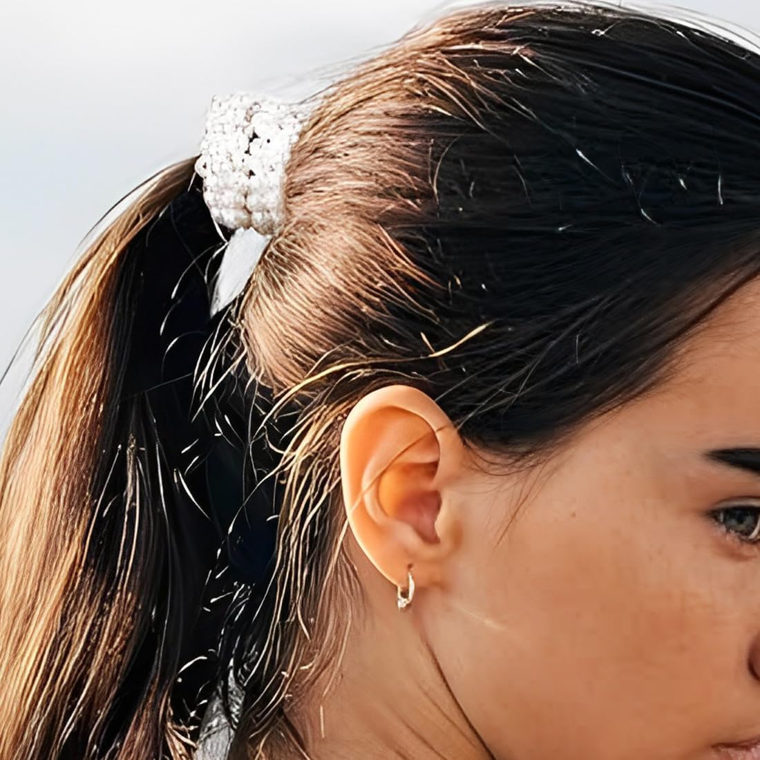 BIRLOZA Pack of 2 Scrunchies Hair Bobbles White Pearls Hair Scrunchies Women'S Elastic Scrunchies Girls Hair Accessories Headpiece image number 4