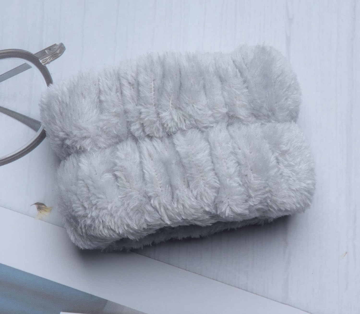 Sowaka 2 Pcs Wrist Spa Washband Microfiber Soft Tower Wrist Scrunchies Sweatbands for Women Girls Washing Face Make up Absorbent Prevent Liquid from Spilling down Your Arms (Grey) image number 2