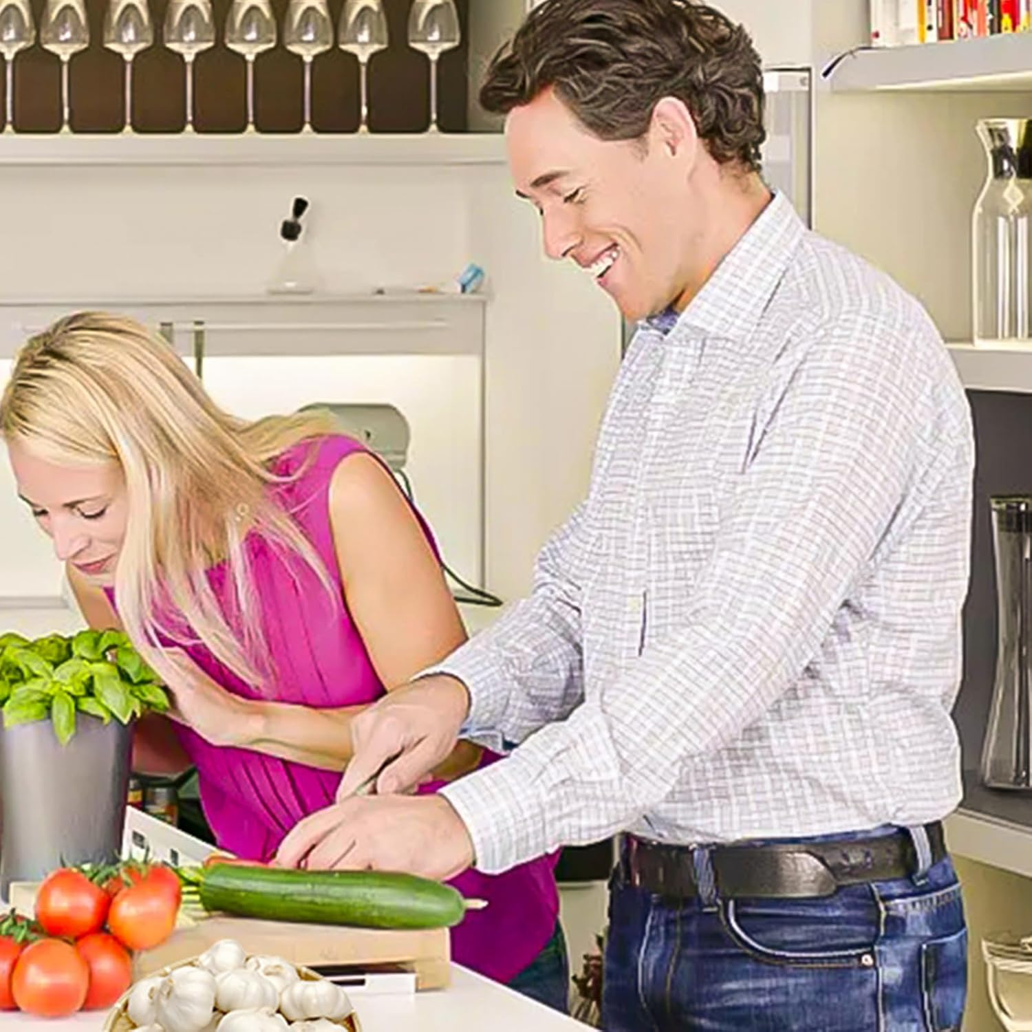 Garlic Press, Garlic Cutter with Garlic Peeler and Cleaning Brush, Garlic Cutter Garlic Press and Dishwasher Safe, Comfortable and Easy to Clean, Zinc, Silver