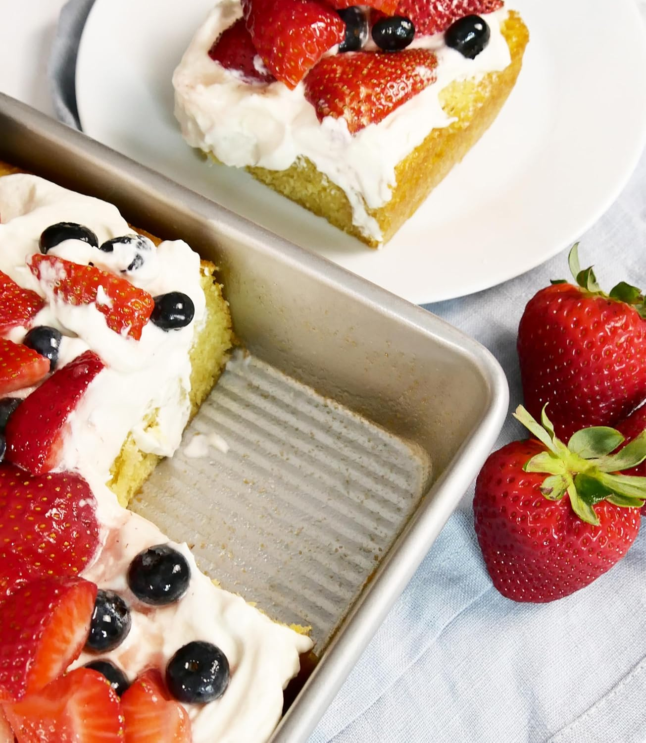 USA Pan Bakeware Seamless Nonstick Square Baking Pan, 8 X 8 X 2 image number 4