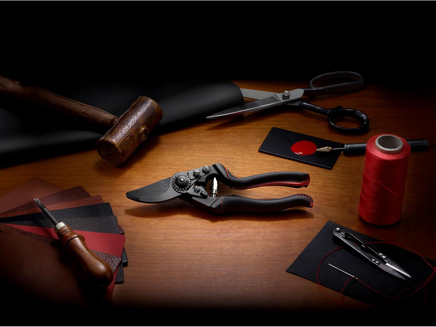 Felco 8 Premium High Performance One-Hand Pruning Shear image number 1