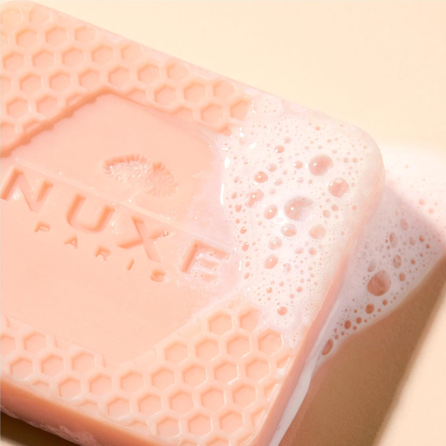 Nuxe Reve De Miel Gentle Shampoo Bar 65 G image number 3