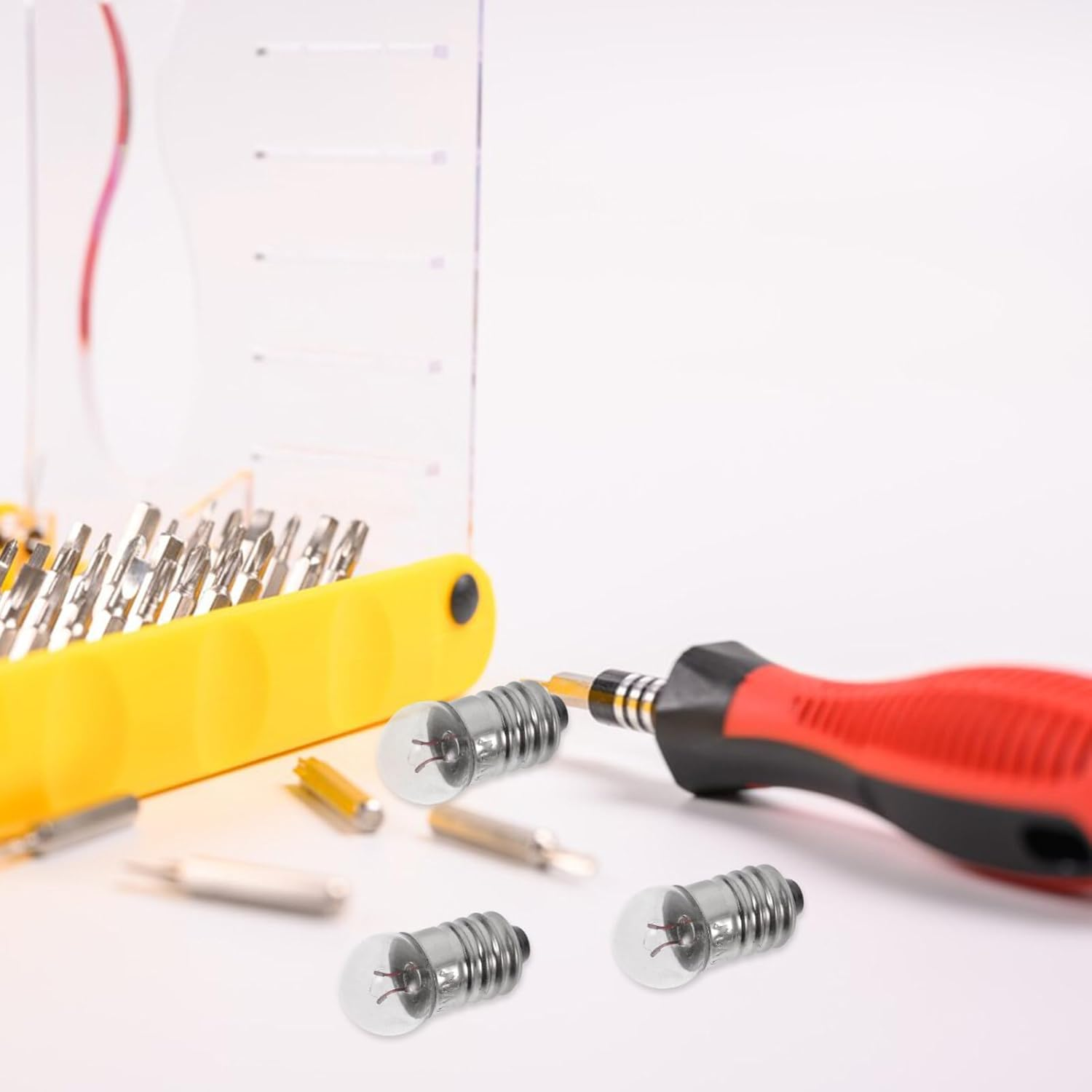 Iplusmile 50Pcs E10 Mini Light Bulb Kit, 1.5V Miniature Screw Base Light Bulbs, Tiny Indicator Incandescent Bulb for Physics Experiments