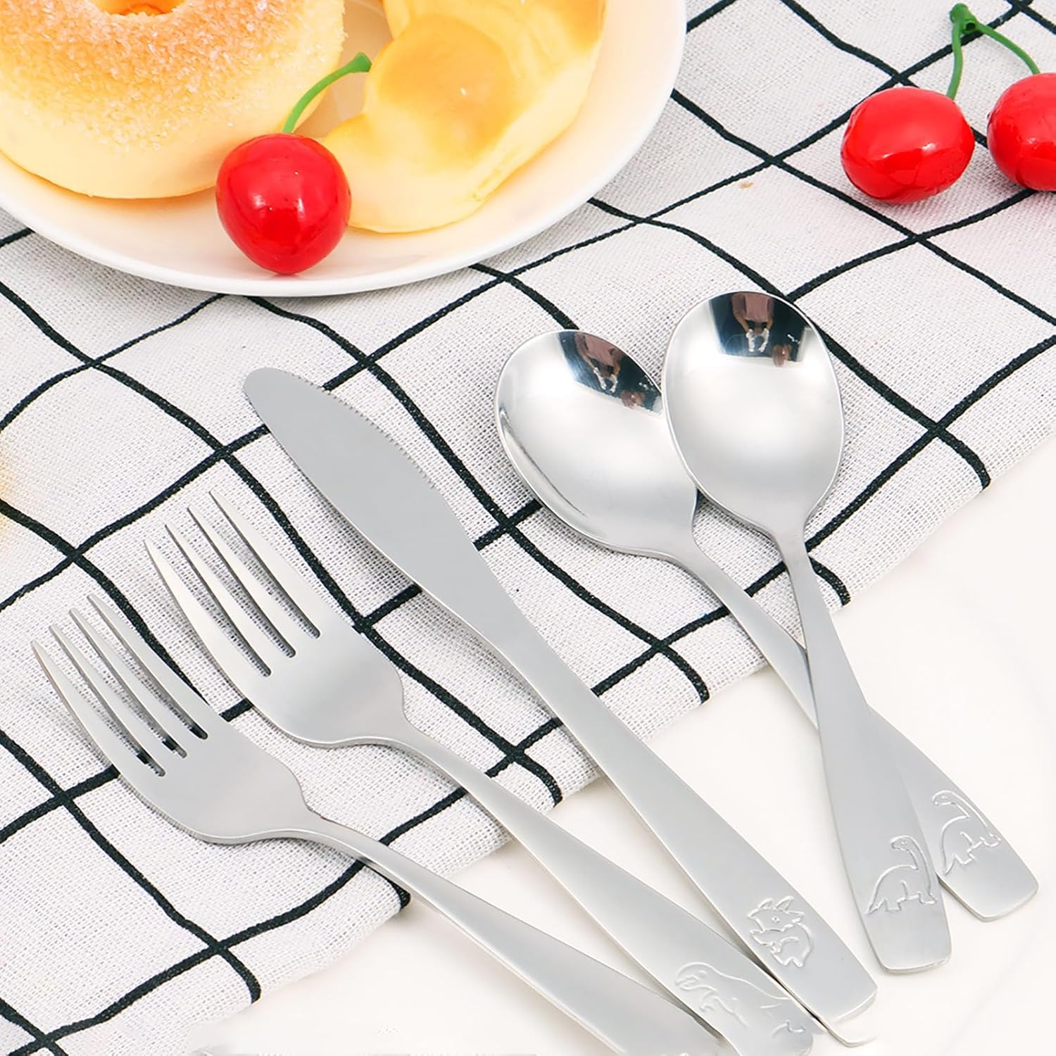 15Pcs Silverware Set 410 Stainless Steel Fork Spoon and Cutter Set Ergonomic Smooth Utensils Funny Dinosaur Flatware Set Dishwasher Safe