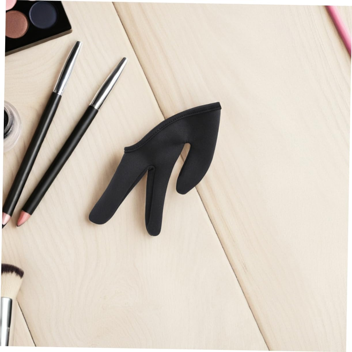 Heat Resistant Curling Wand Gloves 2Pcs Three Finger Covers for Hair Styling Straightener Protection Suitable for Home and Salon Use image number 3