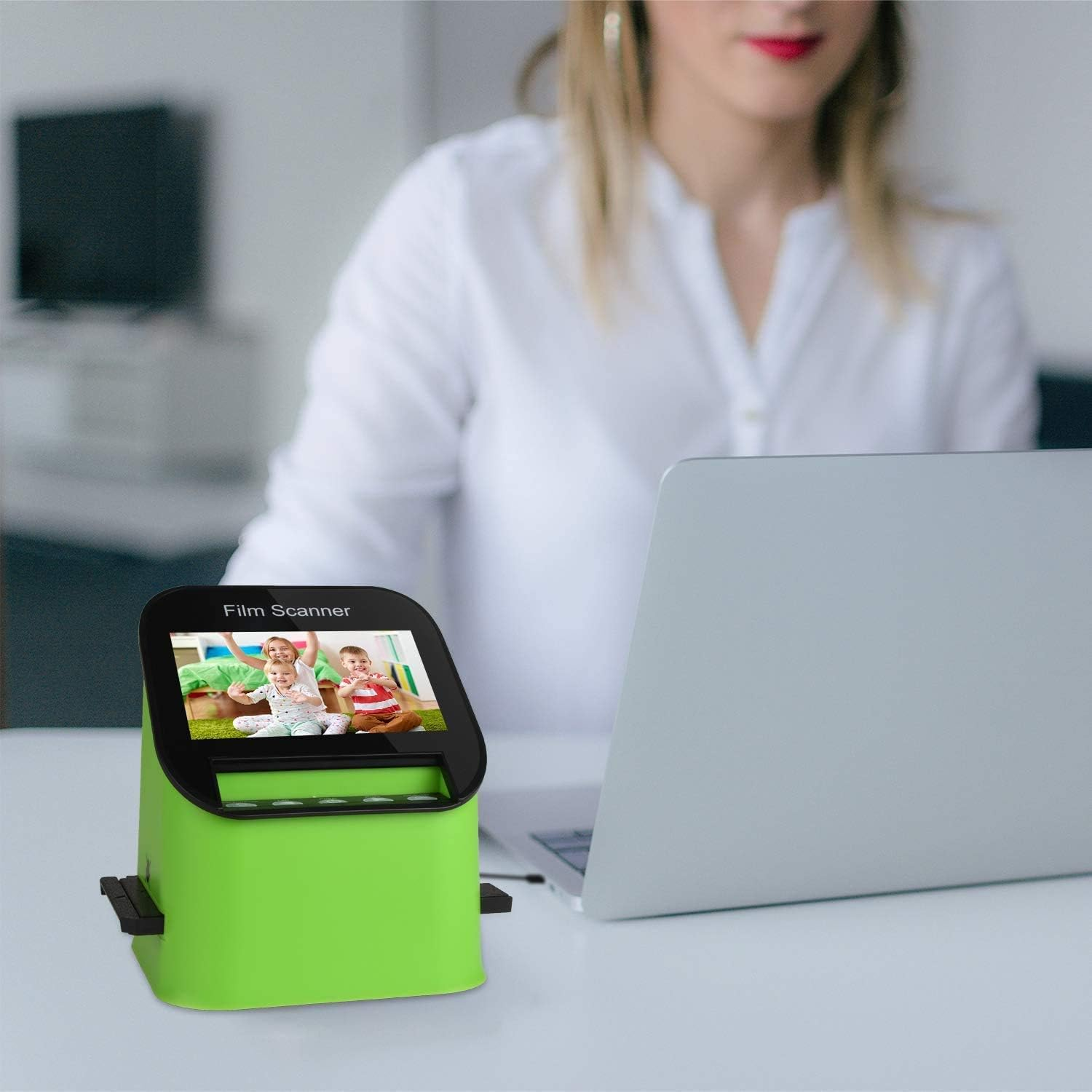 DIGITNOW Digital Film and Slide Scanner, Large 4.3 Inch TFT LCD Display, Converts 35Mm, 110 & 126 and Super 8 Films & 8Mm Film Negatives & Slides to 22 Megapixel JPEG Images image number 4