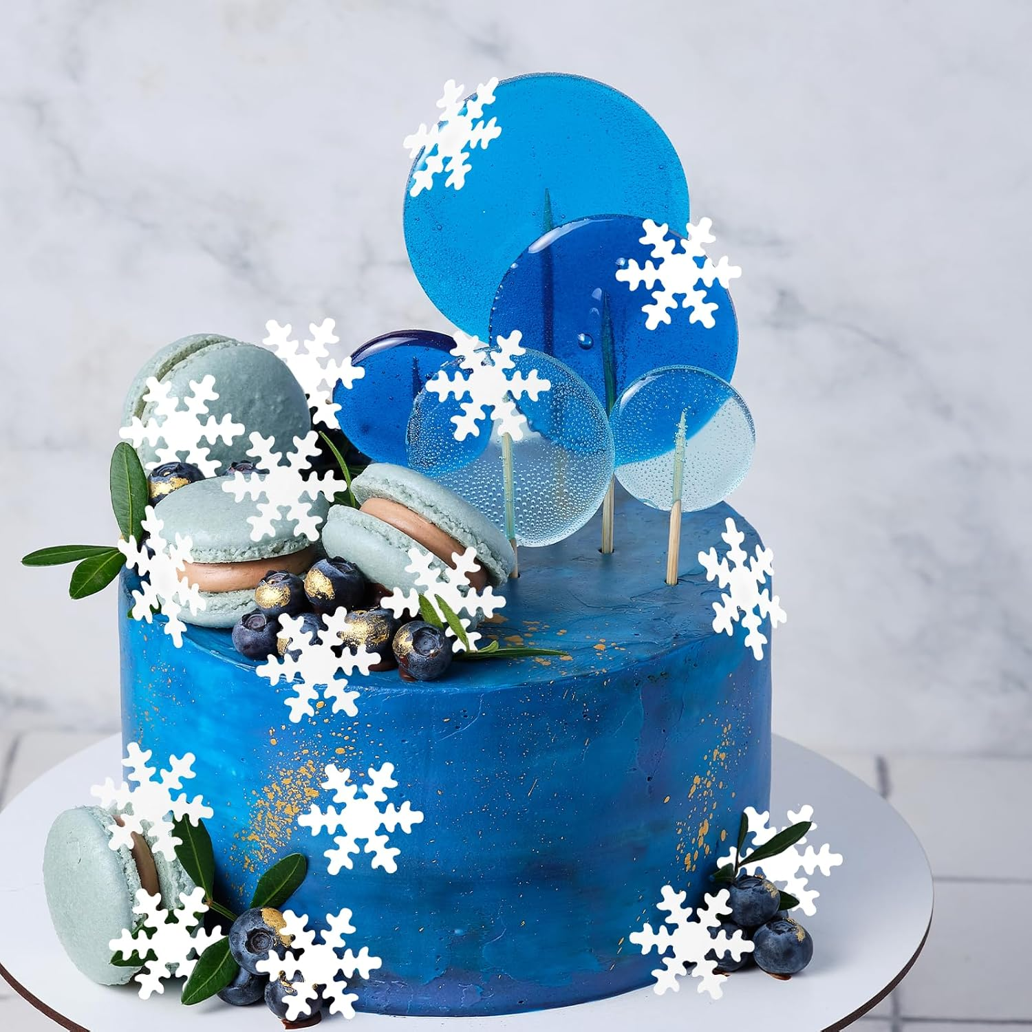 Giantree 50 Pcs Edible Snowflakes Cake Toppers, White Edible Snowflakes Cupcake Toppers, Wafer Paper Snowflake Cake Sprinkles for Christmas Winter Holiday Frozen Theme Party Supplies(White)