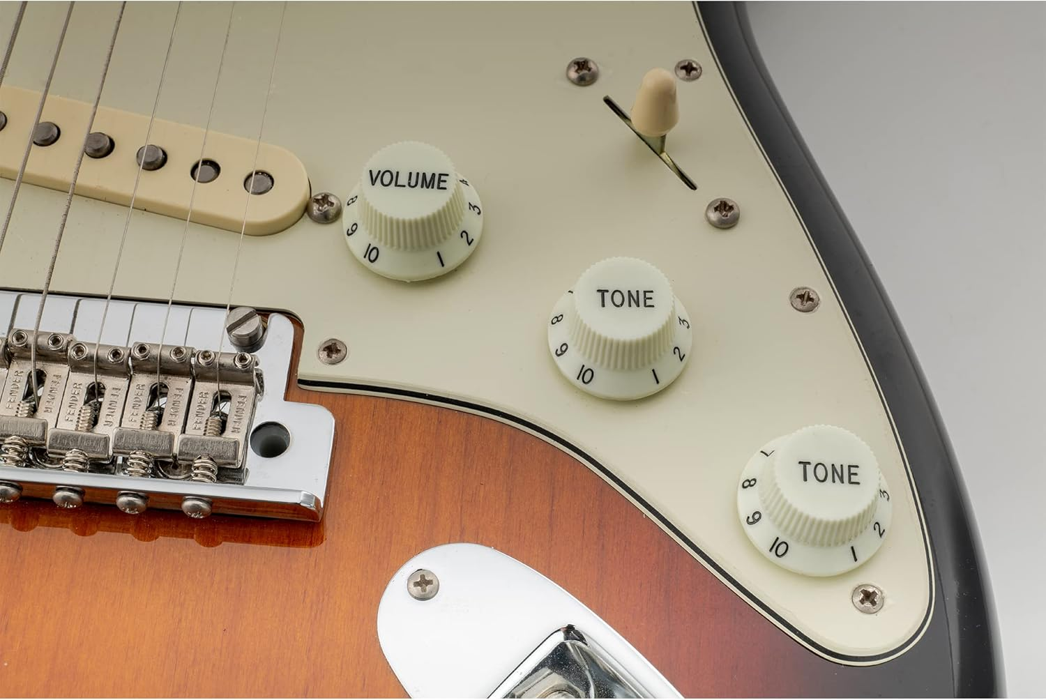 Musiclily Pro Imperial Inch Size 1 Volume 2 Tone Stratocaster Knobs Set for USA Made Strat Style Electric Guitar, Mint Green - Aged White image number 5