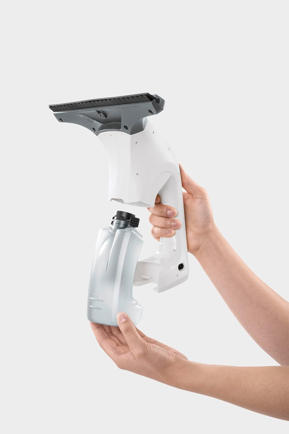 K&Auml;RCHER Cordless Window Vac WV 1, White with Spray Bottle/Microfibre Cloth, Run Time: 20 Min, 250Mm Nozzle, Weight: 0.5 Kg, Cleaning Area Approx 70M&sup2; image number 3