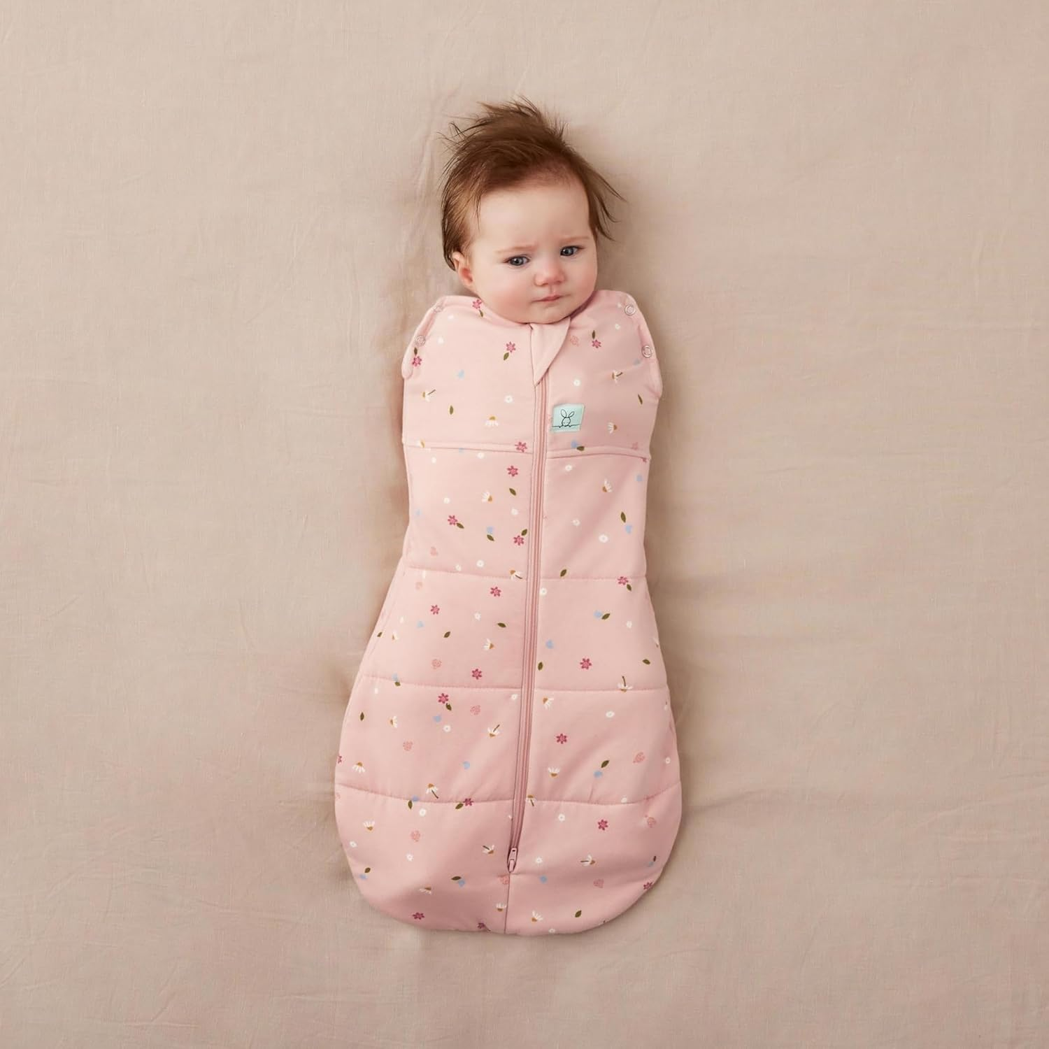 Ergopouch 2.5 TOG Cocoon Swaddle, 0-3 Months &ndash; Daisies Print &ndash; Organic Cotton Swaddle & Sleeping Bag in One &ndash; Arms In/Out &ndash; Easy-To-Use Two-Way Zipper &ndash; Designed for Safety & Comfort image number 4