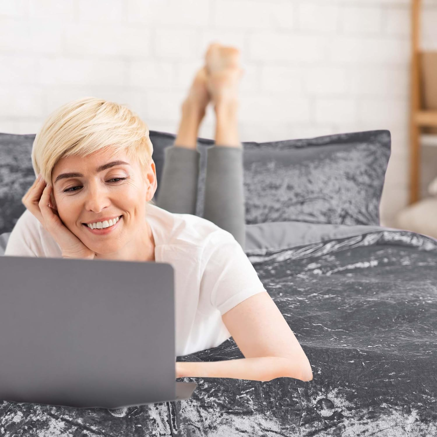 Comfort Spaces Juliette Luxe Comforter Set Velvet Lush with Natural Sheen, Soft Reverse Microfiber Modern All Season Cover, Cozy Bedding, Matching Sham, Grey Twin/Twin Xl(66"X90") 2 Piece image number 3