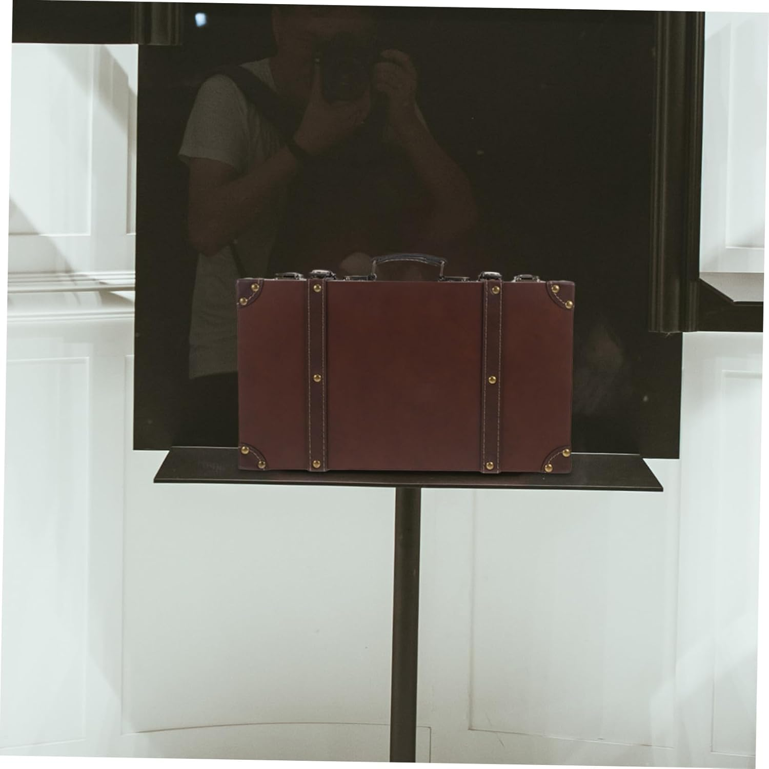 ROMISBABA Retro Style Leather Suitcase with Comfortable Handle Large Storage Capacity Decorative Vintage Luggage Box for Boutique Display Photo Props and Travel Storage image number 5