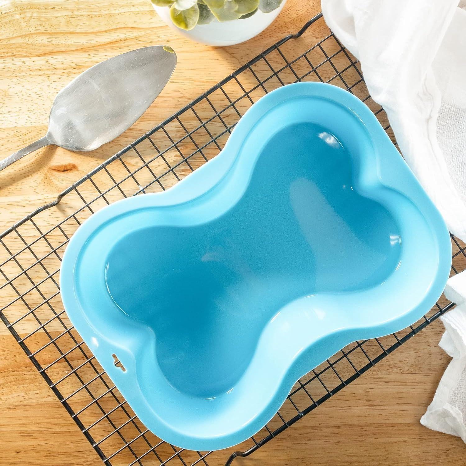 BEANPRECOY 2 Pcs Dog Bone Shaped Silicone Cake Mold - Large Baking Pan for Birthday Cakes, Muffins, Loaf Bread, Toast, Mousse image number 5