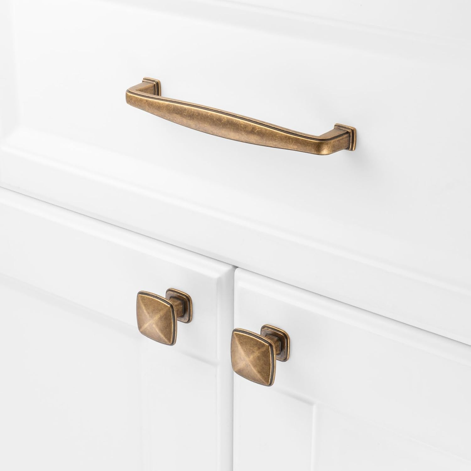 KOOFIZO Stepped Square Cabinet Knob - Antique Brass Pull Handle (31Mm / 1.2 Inch), 10-Pack for Kitchen Cupboard Door, Bedroom Dresser Drawer, Bathroom Wardrobe Hardware image number 6