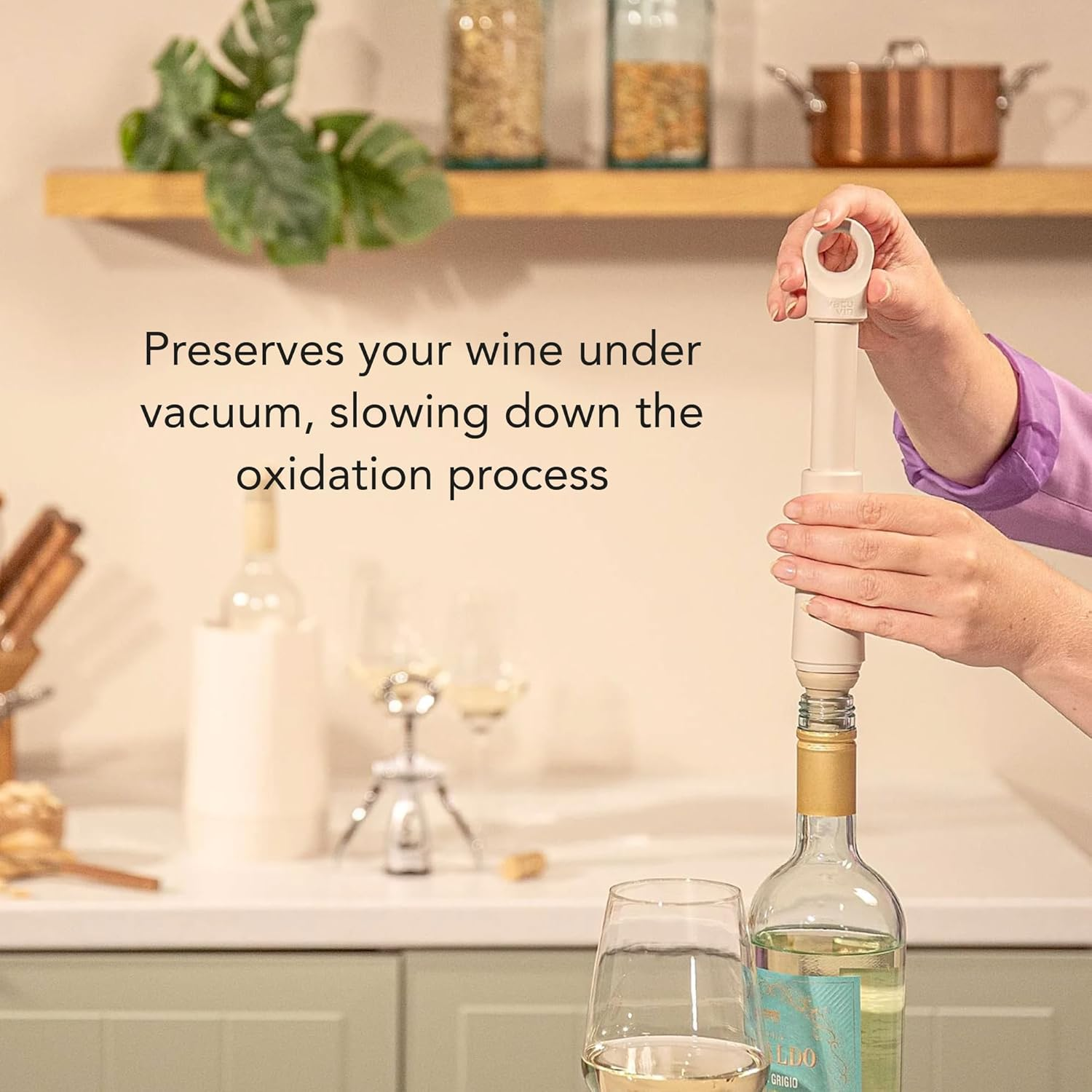 Vacu Vin Loop Wine Pump - Designed and Made in the Netherlands - Vacuum Wine Stopper Keeps Your Wine Fresh for up to 10 Days - Reusable - 1 Pump, 1 Stopper, Sand - Earth image number 6