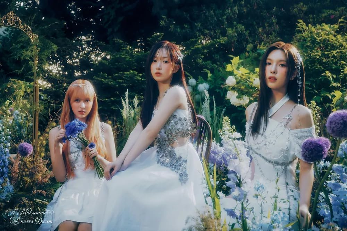 NMIXX a Midsummer Nmixx'S Dream 3Rd Single Album Digipack Random Version Cd+1P Invitation Card+7P Postcard+1P Photocard+1P Lyrics Paper+Tracking Sealed image number 6