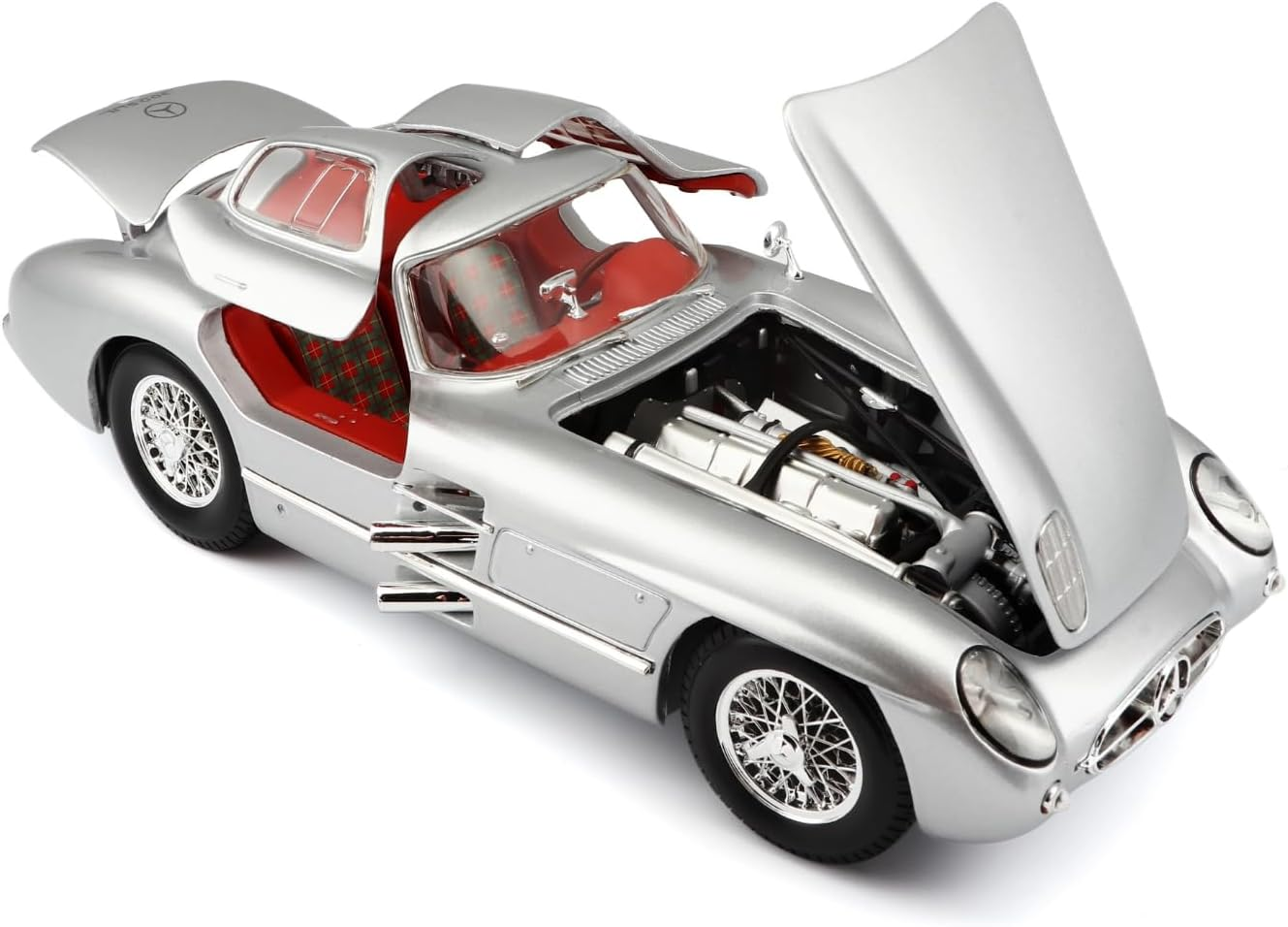 Maisto 1:18 Scale Mercedes-Benz 300SLR Coupe Uhlenhaut Diecast Vehicle image number 2