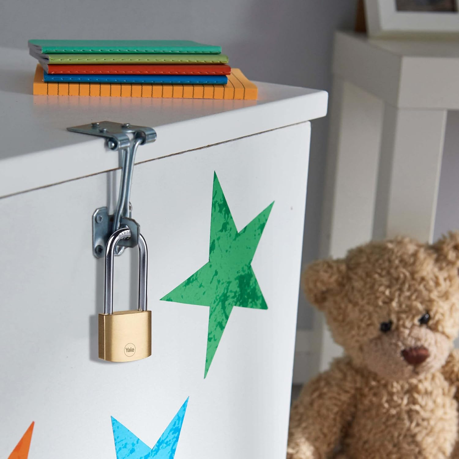 Yale - Y110B/20/122/1 Standard Security 20Mm Brass Padlock - Long Shackle - Steel Shackle - 3 Keys