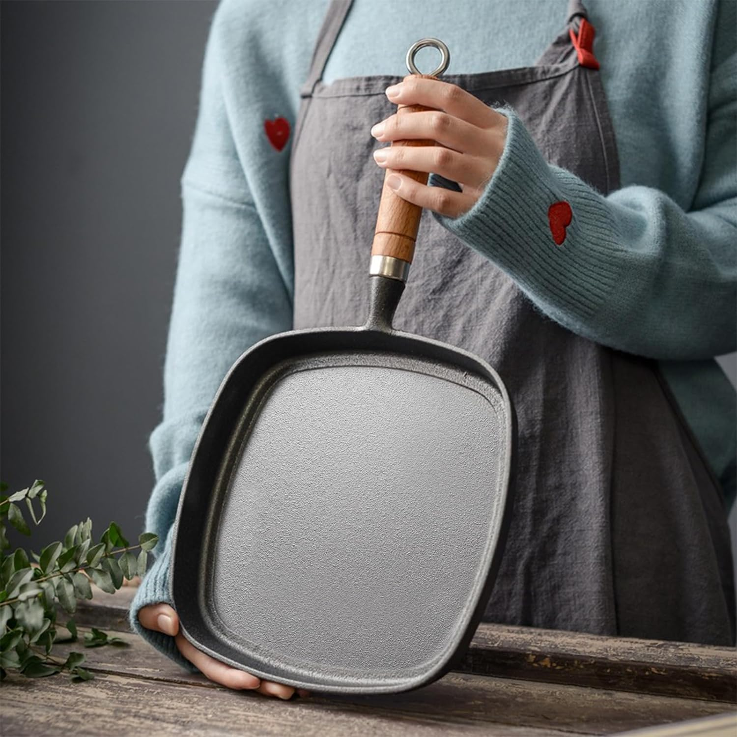 Cast Iron Grill Pan,8.6 Inch Steak Frying Pan 22Cm Square Grill Pan with Protective Wooden Handle for Kitchen BBQ Home Outdoor