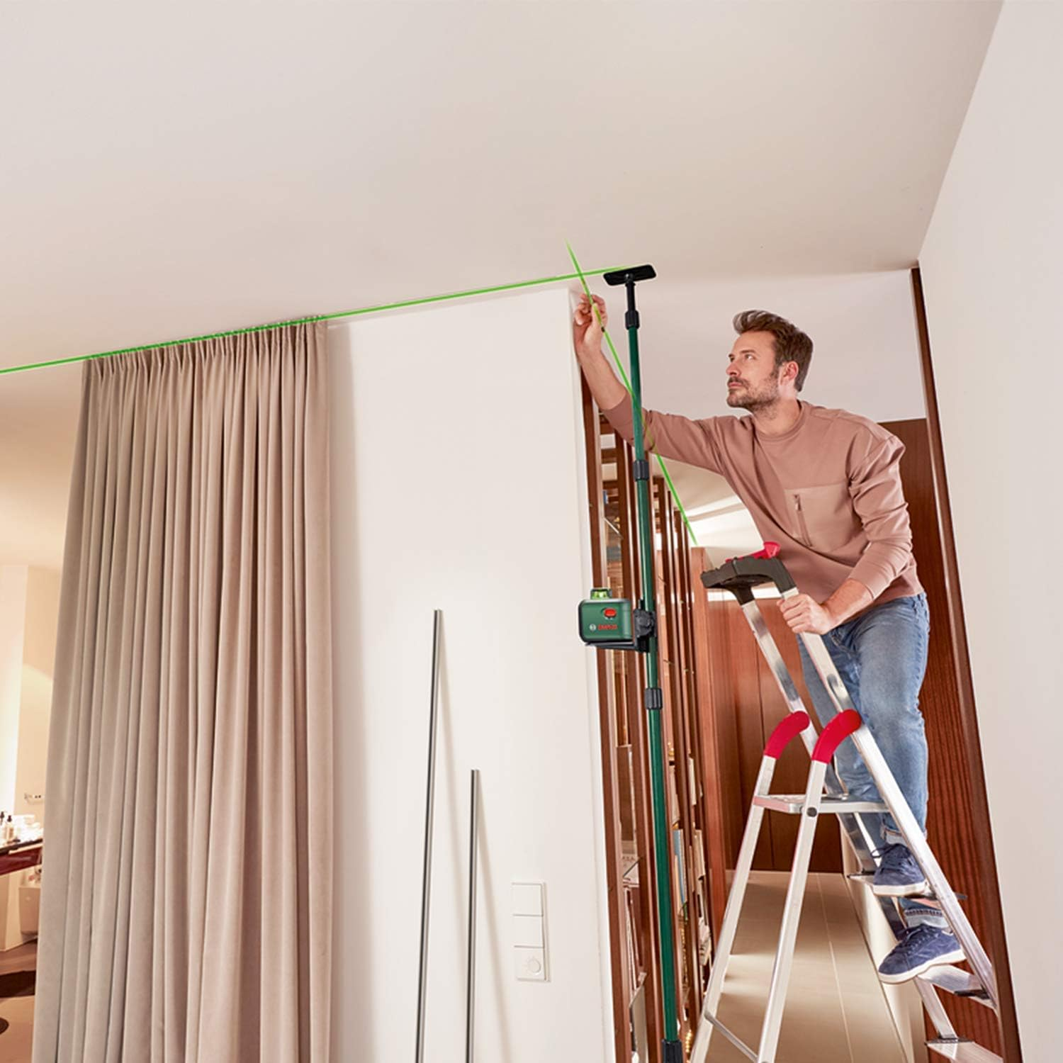 Bosch Cross Line Laser Advancedlevel 360 Set (Horizontal 360 Degree and Two Vertical Laser Lines, with One Plumb down Point, Green Laser, 4X AA Batteries, with Tripod, in Cardboard Box) image number 6