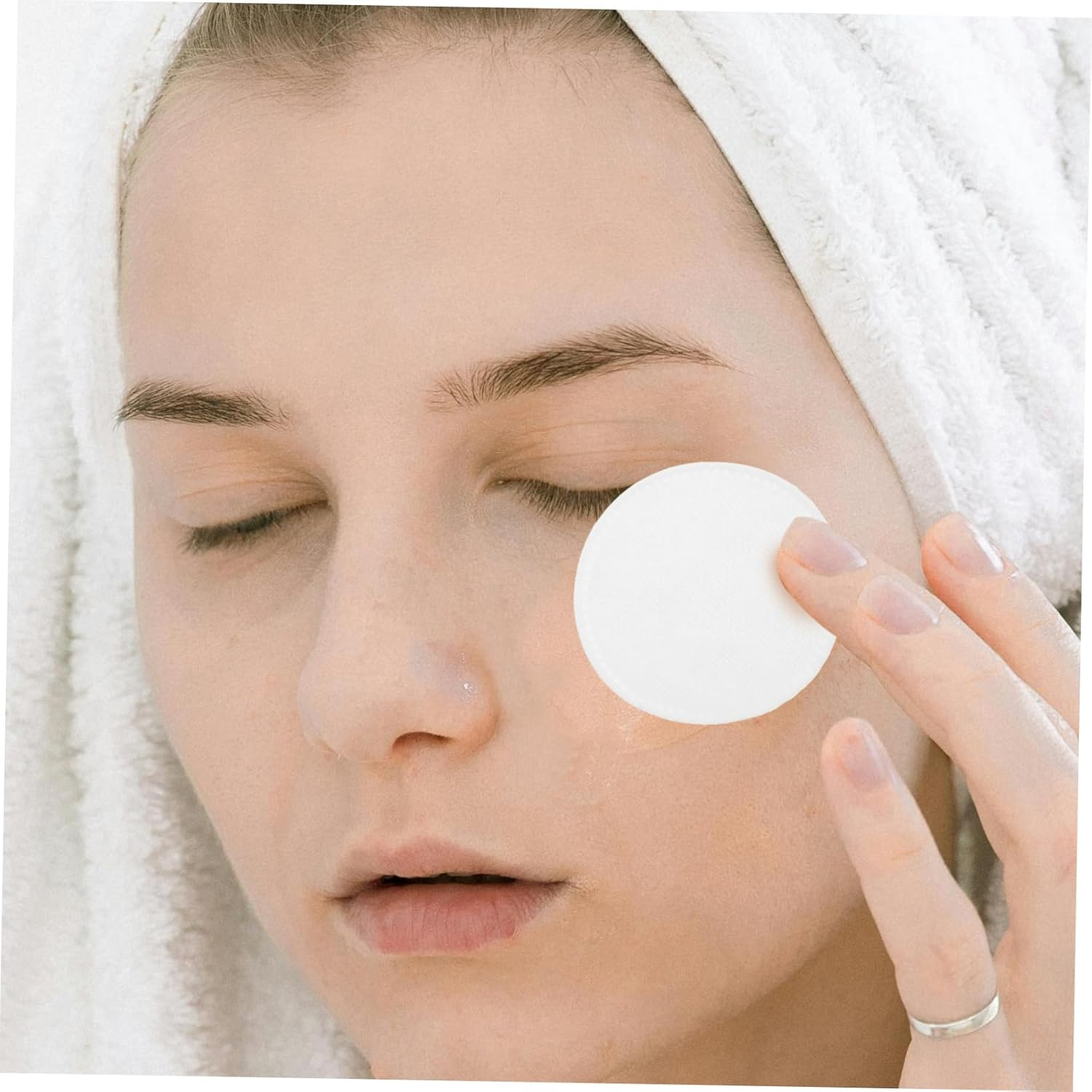 100Pcs Cotton Pads Exfoliating Facial Cleansing Pads for Makeup Remover White Stitched Cotton Rounds for Face Lip and Eye Cleaning image number 2