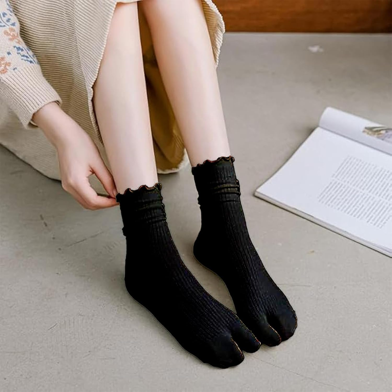 Tzylomirx 3 Pairs Split Toe Socks for Women, Ruffled Split Toe Socks, Suitable for Popular Styles - Create Fashionable Sports Casual Wear image number 3