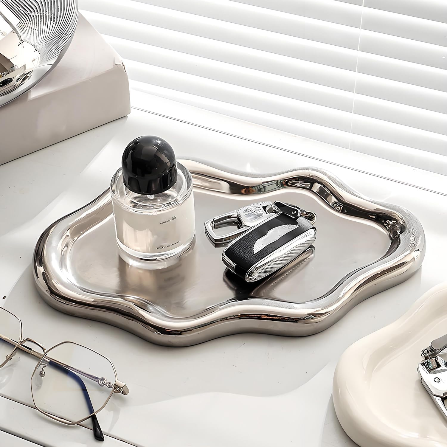 Xiaaofea Chubby Cloud Shape Ceramic Jewelry Dish Trinket Tray, Elegant Ring Necklace Organizer & Perfume Holder, Decorative Bedside Tabletop Decor, Jewelry Tray, Trinket Tray, Aesthetic Vanity Decor image number 3