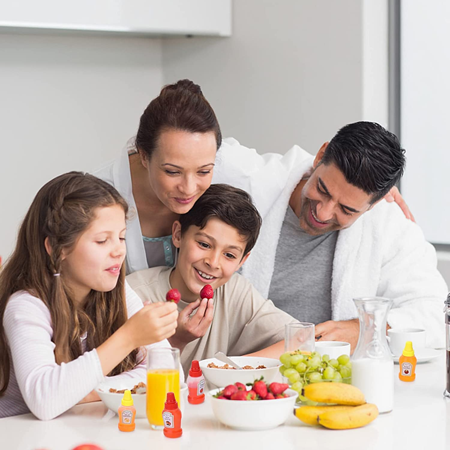 Jspupifip Mini Ketchup Bottles with Sturdy Screw Cap, 25Ml Mini Condiment Squeeze Bottles Portable Honey Sauce Salad Dressing Dispensers Jars Containers for Adults Lunch Box (4) image number 1