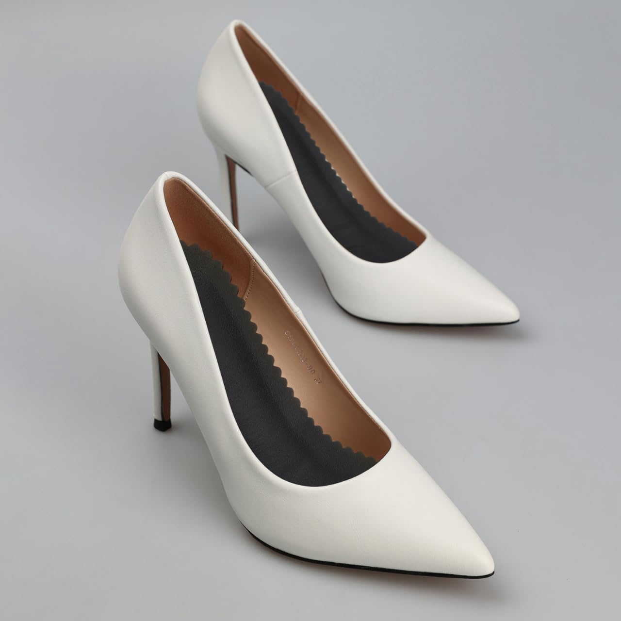 Baluue Black High Heel Anti-Slip Stickers Self-Adhesive Leather and Latex Shoe Pads for Women Breathable and Sweat-Absorbing Insoles for Daily Comfort and Foot Support image number 3