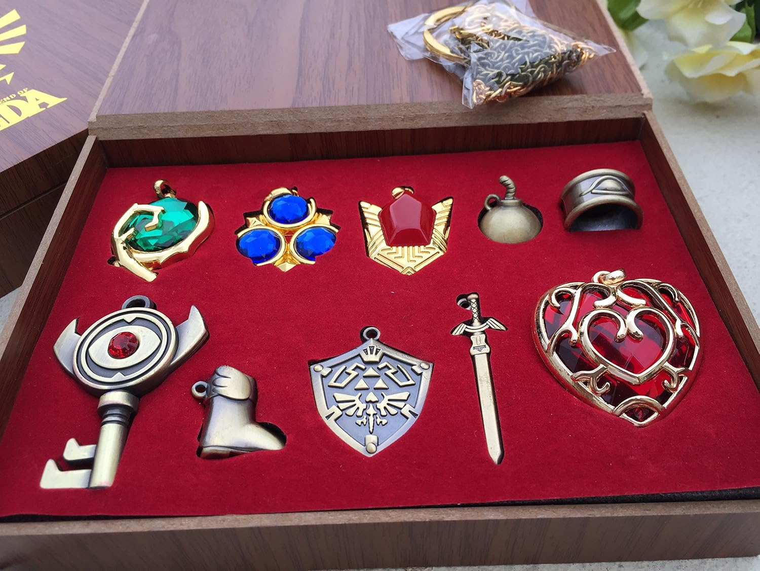 The Legend of Zelda Twilight Princess & Hylian Shield & Master Sword Finest Collection Sets Keychain/Necklace/Jewelry Series image number 1
