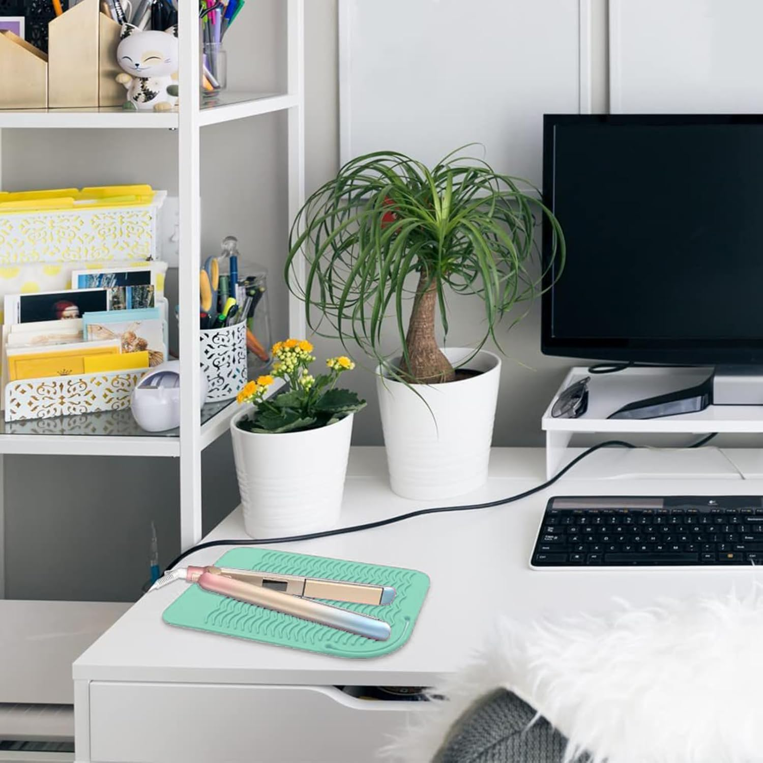 Curling Iron Pad Heat Resistant | Silicone Heat-Proof Mat and Protective Cover for Flat and Curling Irons | Portable Travel Pad for Hair Styling Tools, Home, Salon Use - Pink image number 7