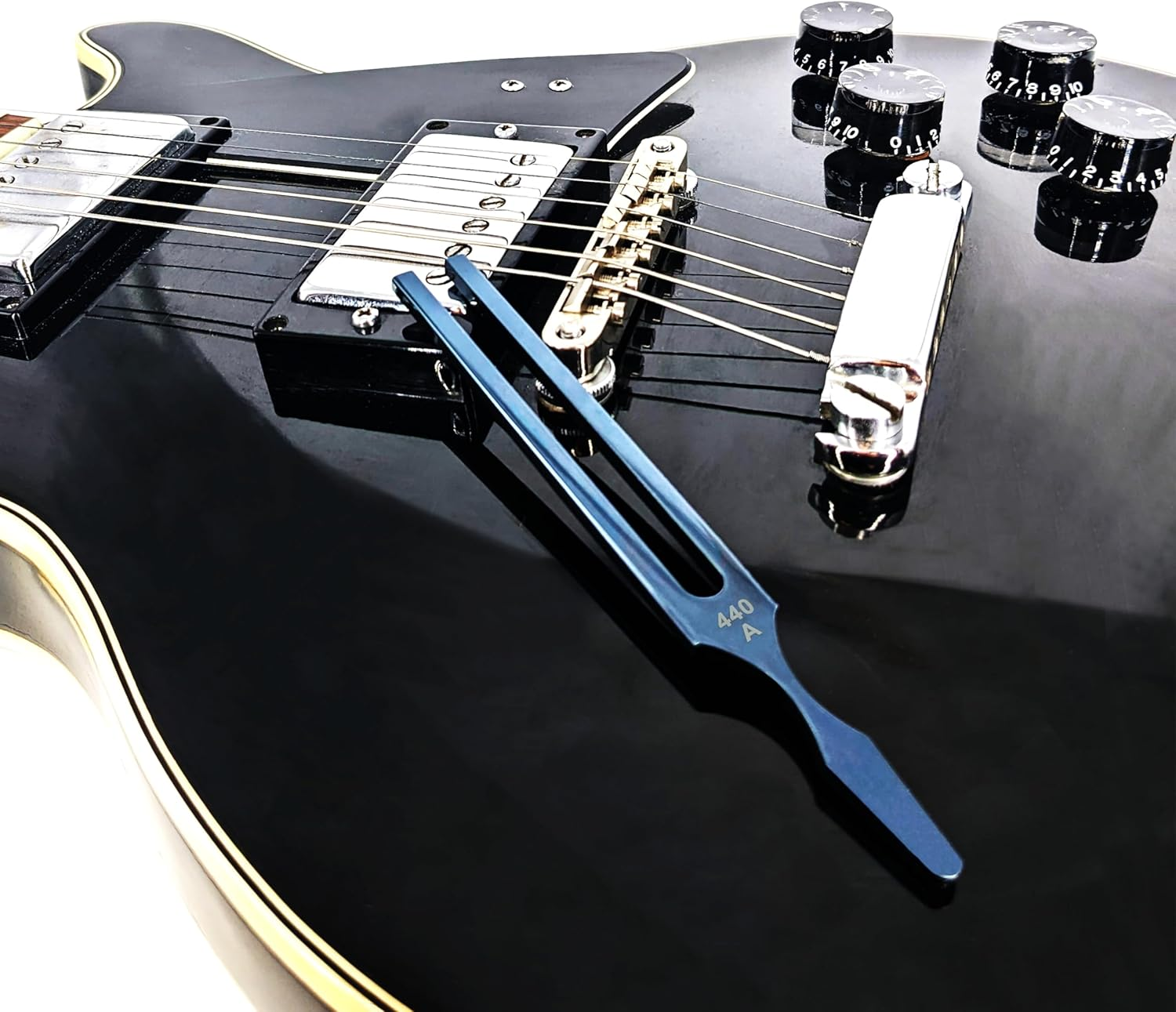 Ragg Tuning Forks A440 John Walker Tuning Fork Manufactured by in Sheffield, England. Standard Orchestra Pitch A440Hz. Tuning Fork for Tuning Violins, Pianos, Guitars and Other Musical Instruments image number 2