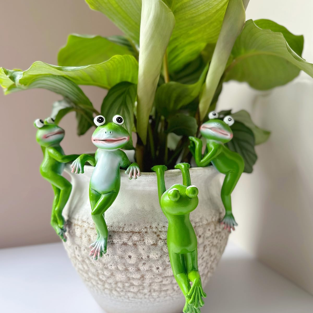 JARPSIRY Cute Climbing Frog Figurines Flower Pot Hugger Resin Hanging Frog Sculpture Outdoor Statue Plant Pot Decorations for Home Garden Fence Balcony Patio Lawn Yard Ornaments (Back) image number 4