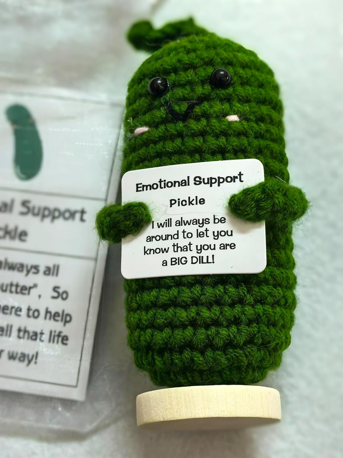 Weforu Emotional Support Pickle, Handmade Pickled Cucumber Gift with Stand,Positive Card and Organza Bag. Cute Wool Inspirational Pickle Crochet Doll Plush for Friends Party Christmas image number 3