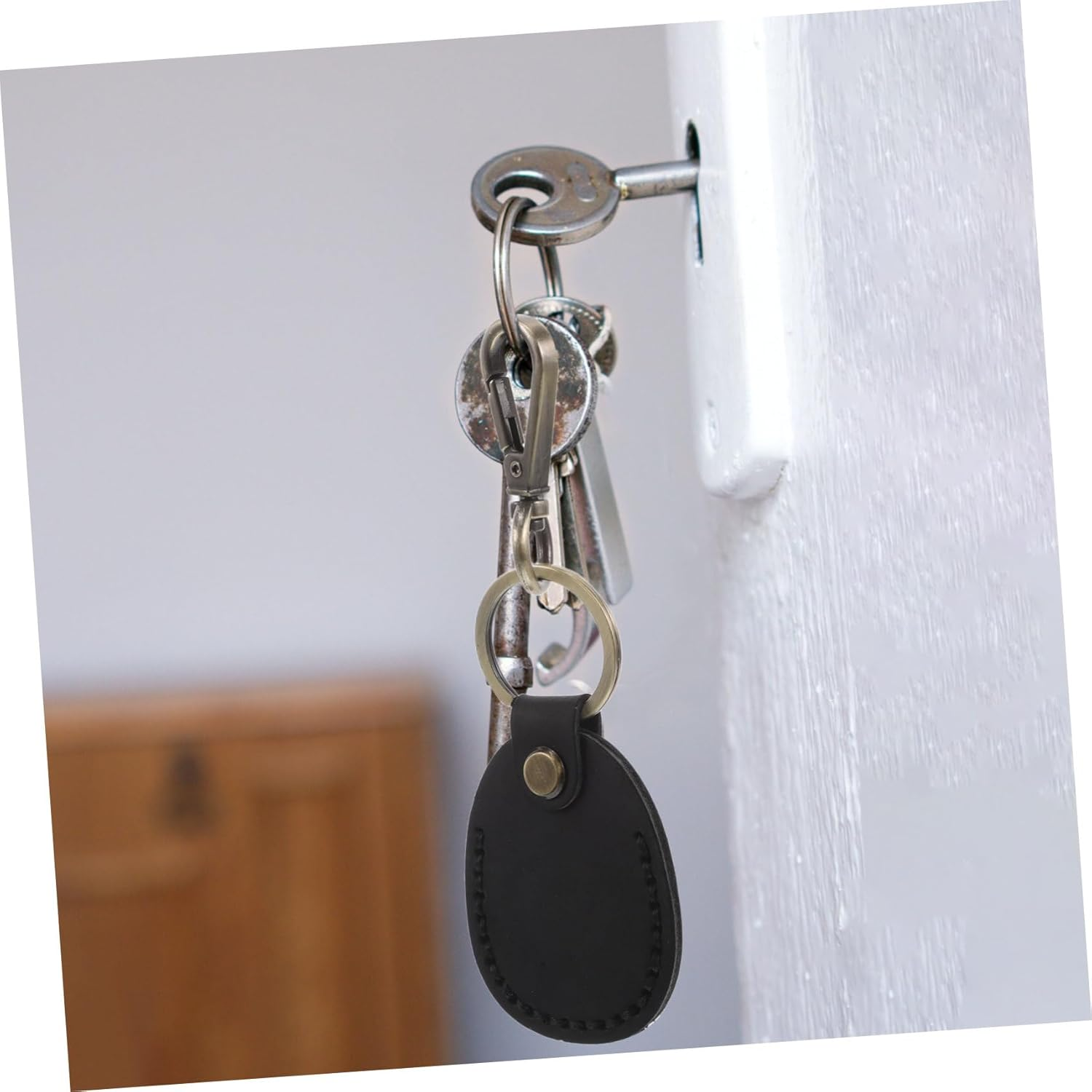 Luxshiny 3Pcs Retro Pu Card Holder Keychain Set, Handmade Leather Protector Key Fob Case Storage Pouch for Women, Small Access Tag Sleeve for Office and Community Use image number 5