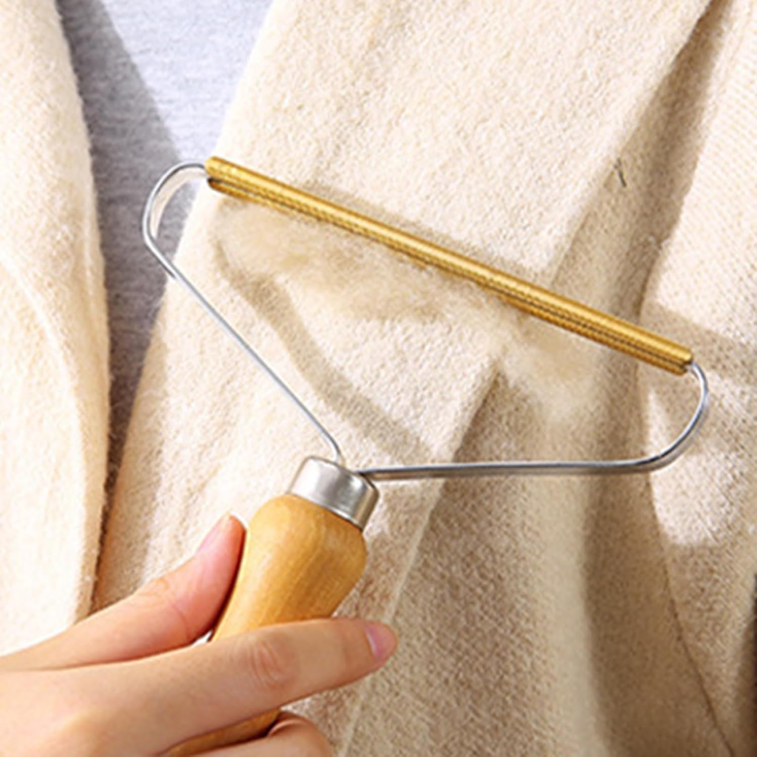 2 Pcs Manual Fabric Shaver Set, Portable Lint Removers for Furniture, Clothes, and Carpets, Pet Hair Removal Tools with Metal Scraper and Reusable Brush image number 1