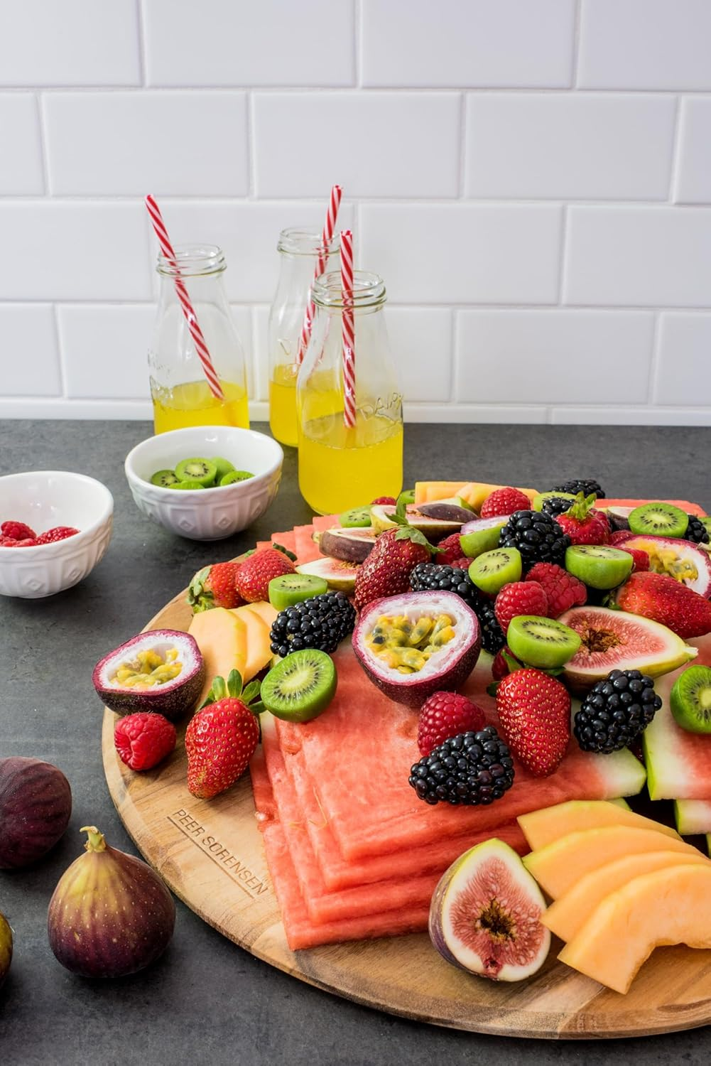 Peer Sorensen round Paddle Serving Board, 54.5 X 40.5 X 1.2Cm, Acacia Wood image number 1