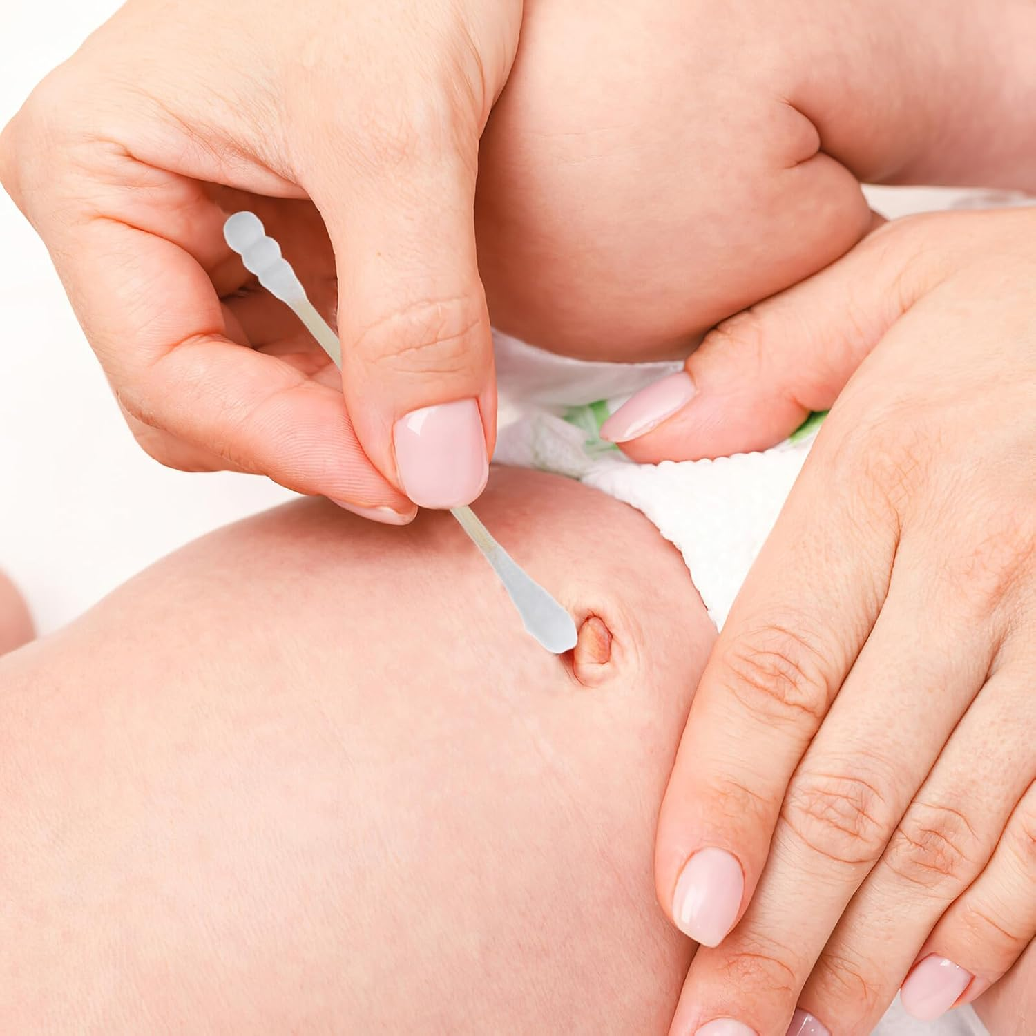 GANAZONO 500Pcs Dual-Ended Cotton Swabs with Wooden Stems for Ear Cleaning and Makeup Removal Soft round Cotton Tips for Cosmetic Use and Hygiene Lightweight Portable Health Care Essentials image number 5