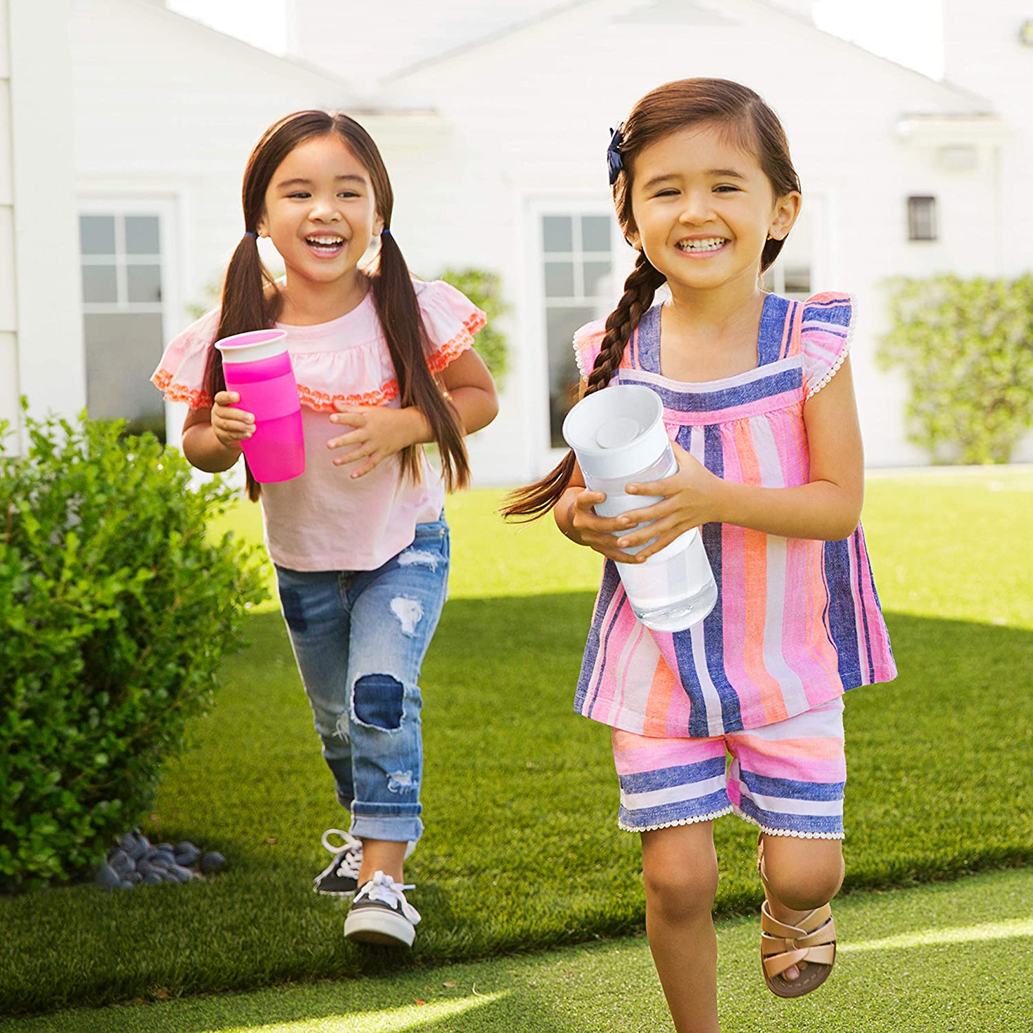 Munchkin&reg; Miracle&reg; 360 Cup Parent Pack, 24 Ounce Spill Proof Sippy Cups, Black and White, 2 Pack &ndash; Great for Toddlers, Big Kids or Adults image number 3