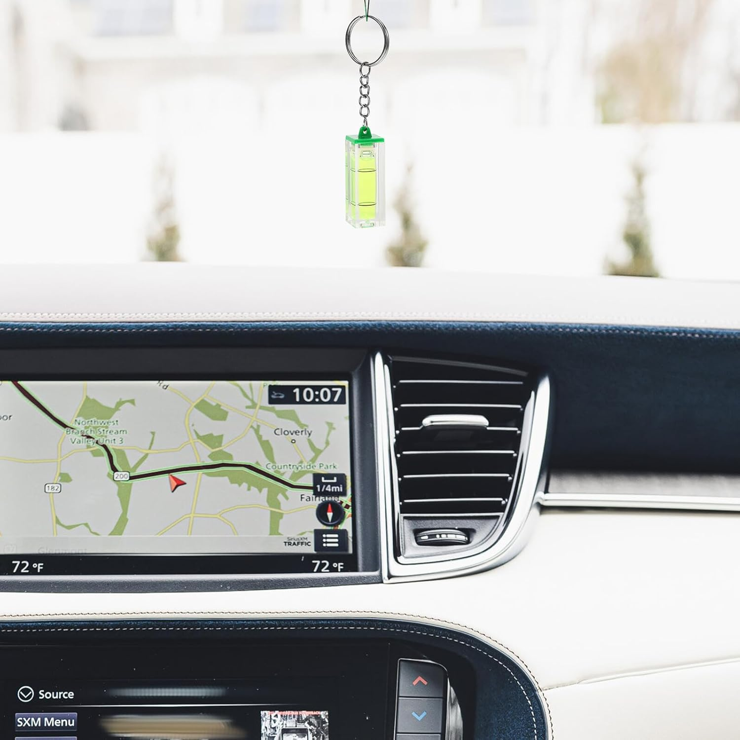 FUTUREORYY Mini Bubble Spirit Level Keychain with Wallet Chain for Men, Portable Pocket Level Tool for Car Keys and Camping, Small Key Accessories for Everyday Use Random Color image number 1