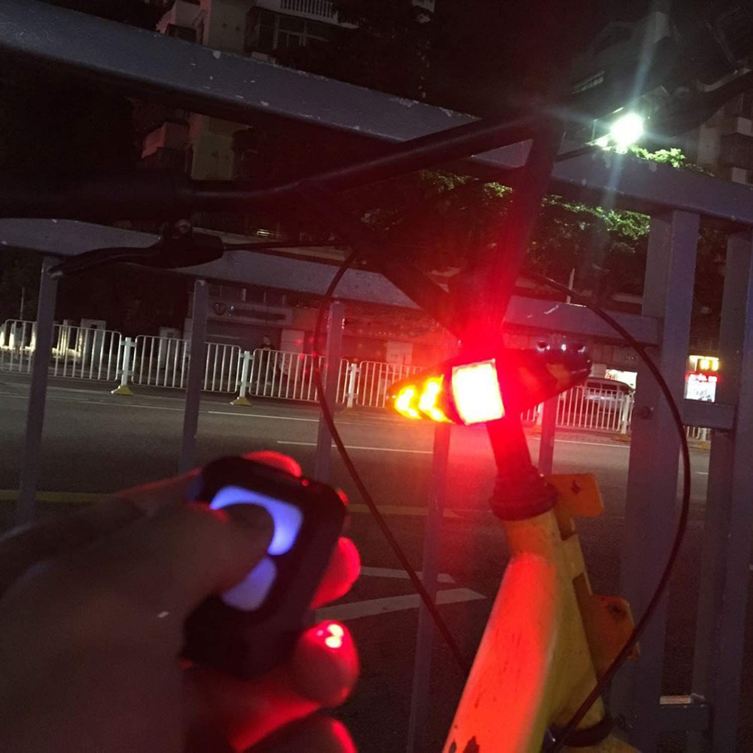 OTYTY Smart Bicycle Tail Light with Wireless Turn Signals - USB Rechargeable, 100LM LED, IPX2 Waterproof, Remote Control, 180&deg; Visibility for Night Riding Adults Kids Men Women Road Mountain Bike image number 4