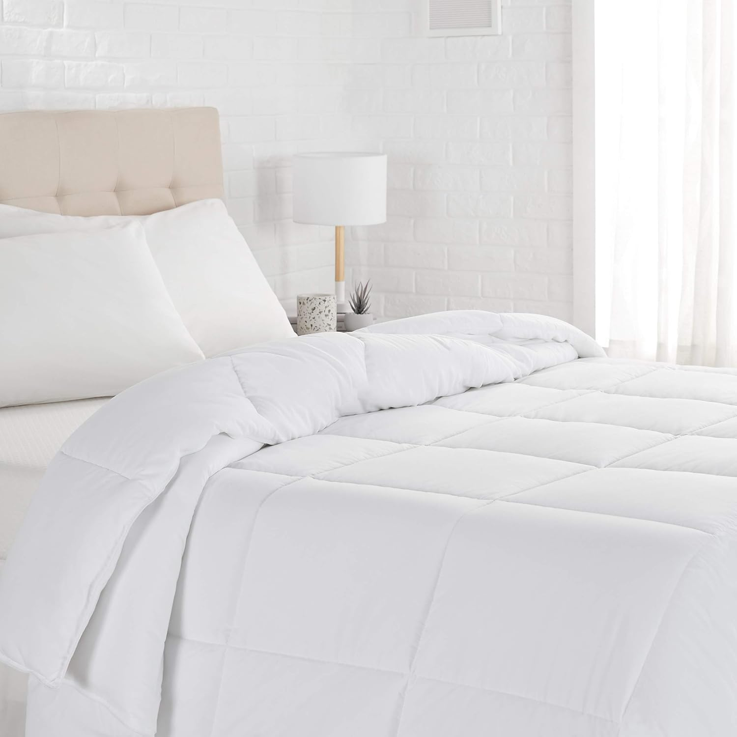 Amazon Basics down Alternative Bedding Comforter Duvet Insert, Full / Queen, White, Light image number 4