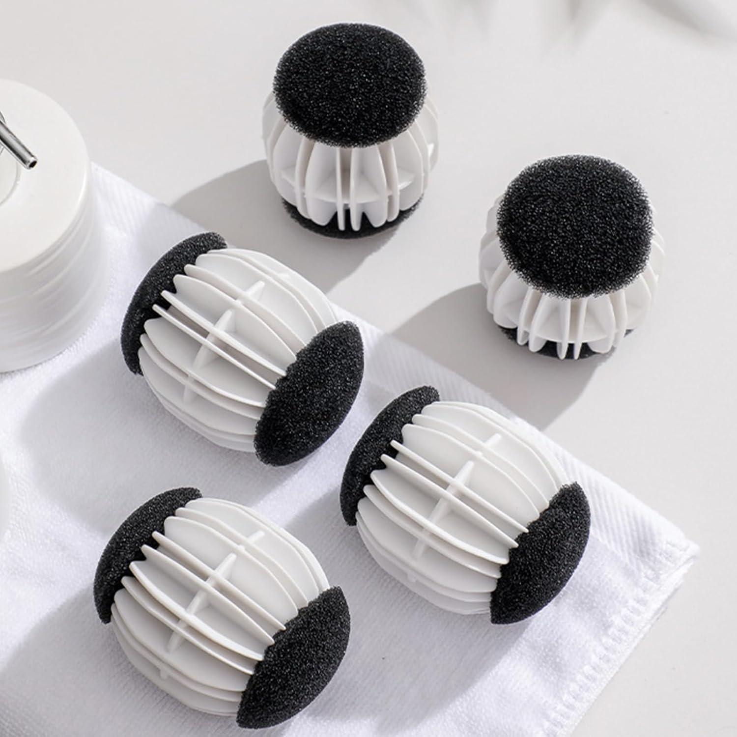 4PCS Pet Pet Hair Remover for Washing Machine, Dryer Balls, Anti-Tangle Laundry Balls, Effectively Removes Pet Hair, Lint and Debris, Black and White image number 3