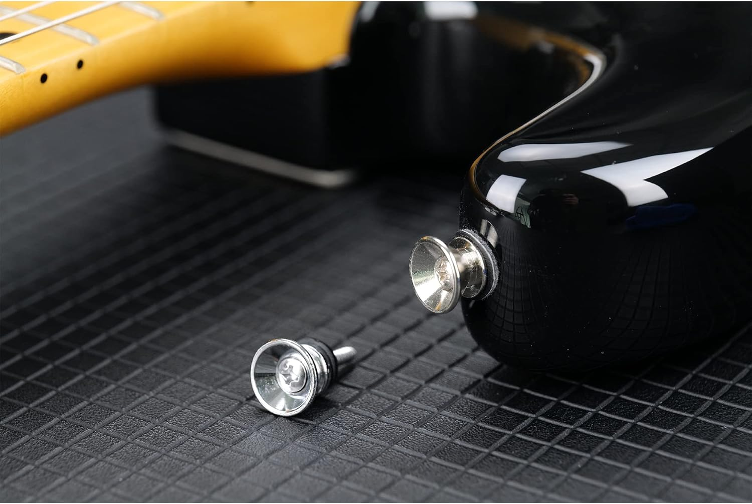 Musiclily Guitar Metal Medium Strap Buttons,Chrome (2 Pieces) - Chrome image number 2