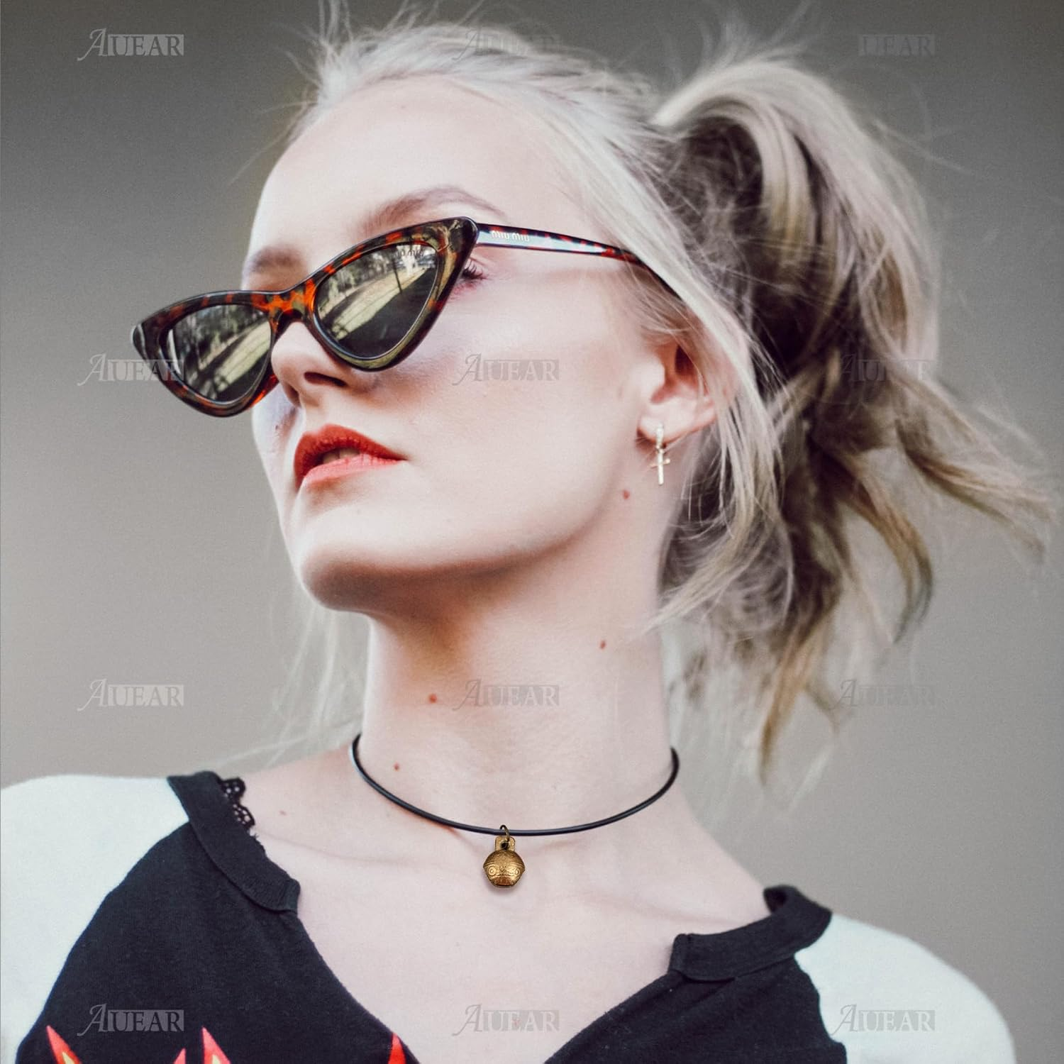 AUEAR, 30 Pack Antique Gold Bells Tibetan Brass Bells Vintage Indian Bells Charms Pendants for Pet Bell Dog Collar Bells Crafting Home Door Decor, Brass image number 6