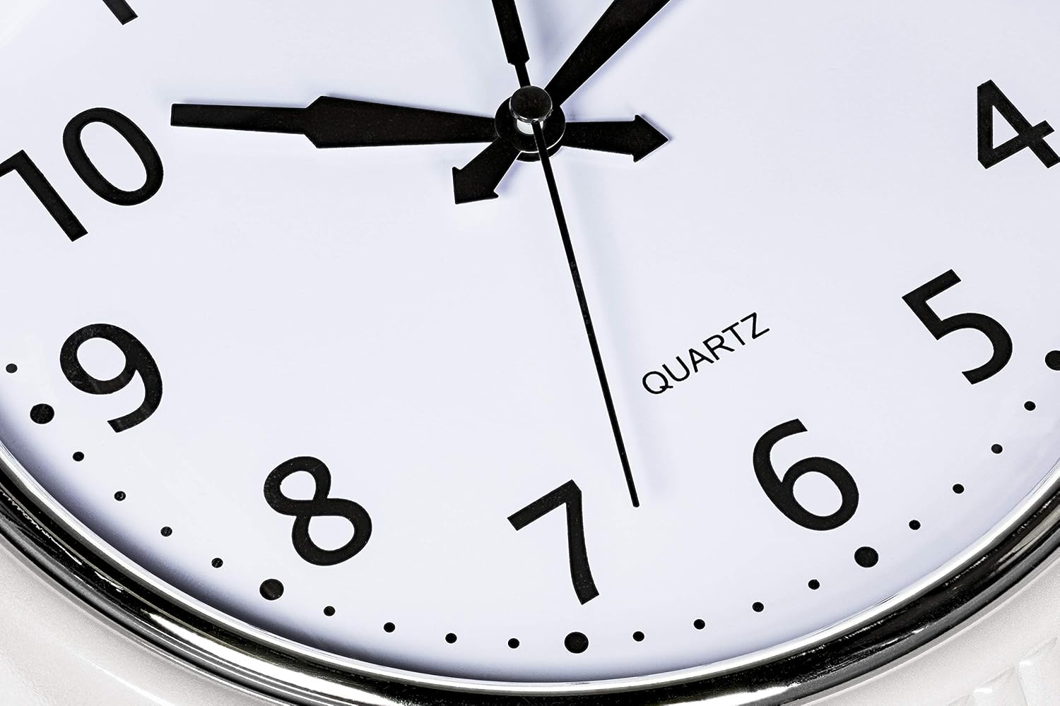 Bernhard Products Retro Wall Clock 9.5 Inch White Kitchen 50'S Vintage Design round Silent Non-Ticking Quality Quartz Clock for Home Office Nursery Bathroom Classroom Easy to Read (White) image number 2