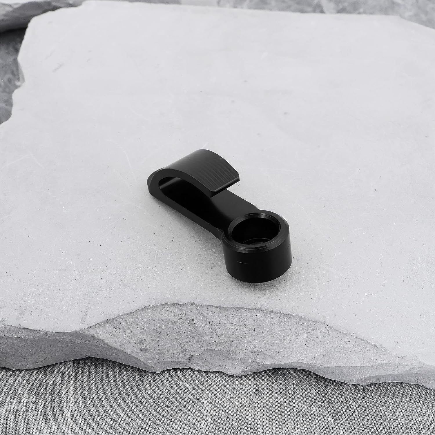 Emsea 2Pcs Motorcycle Handlebar Hook CNC Aluminium Helmet Hook Suitable for Motorcycle Helmets Gloves Cups(Black) - Blue image number 3