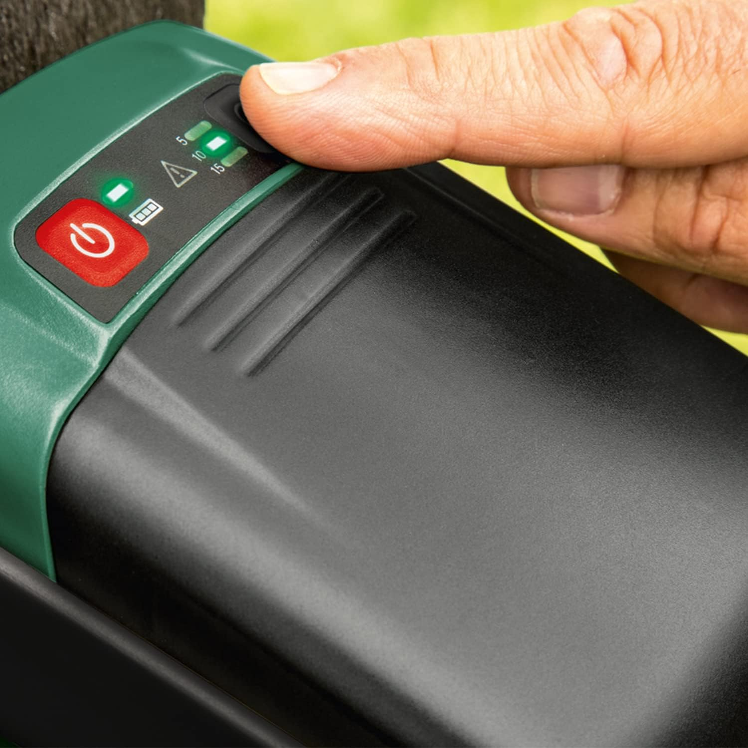 Bosch Home & Garden Cordless 18V Submersible Pump with 4.0Ah Battery & Fast Charger (Gardenpump 18V-2000) image number 1